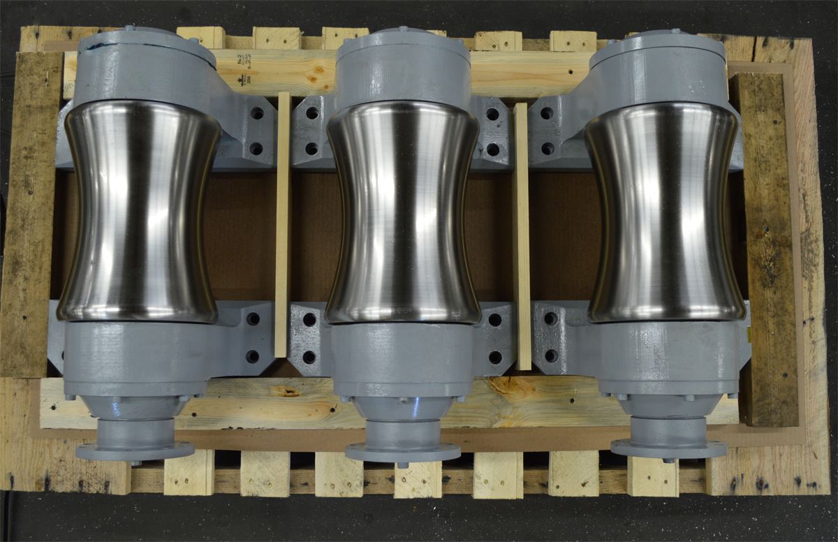 Straightener roll assemblies on a pallet
